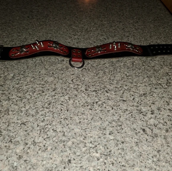 Vintage leather skull and cross bone collar - Picture 5 of 5